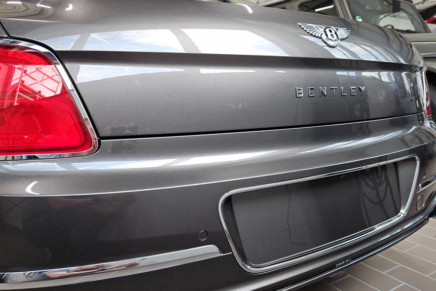 Bentley mit Kavaca PPF glänzend/gloss