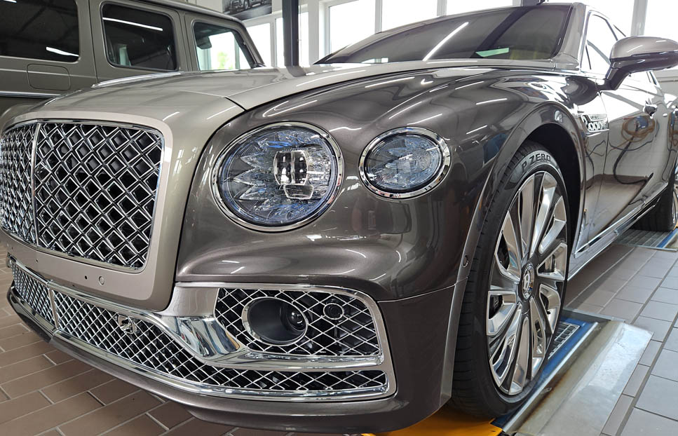Bentley mit Kavaca PPF glänzend/gloss